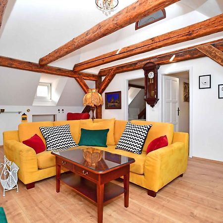 Romantic Apartment Under The Prague Castle Exterior photo