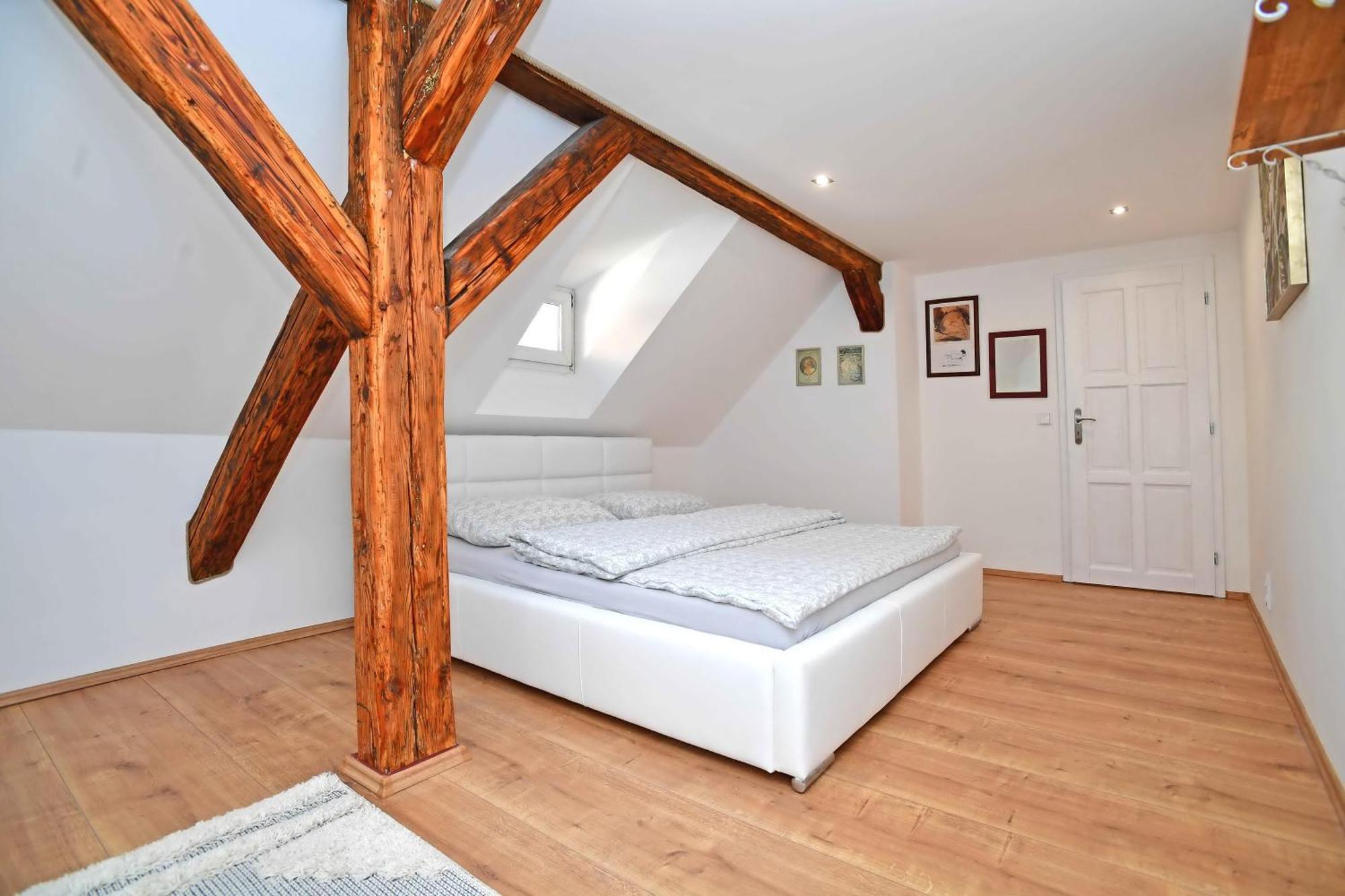 Romantic Apartment Under The Prague Castle Exterior photo