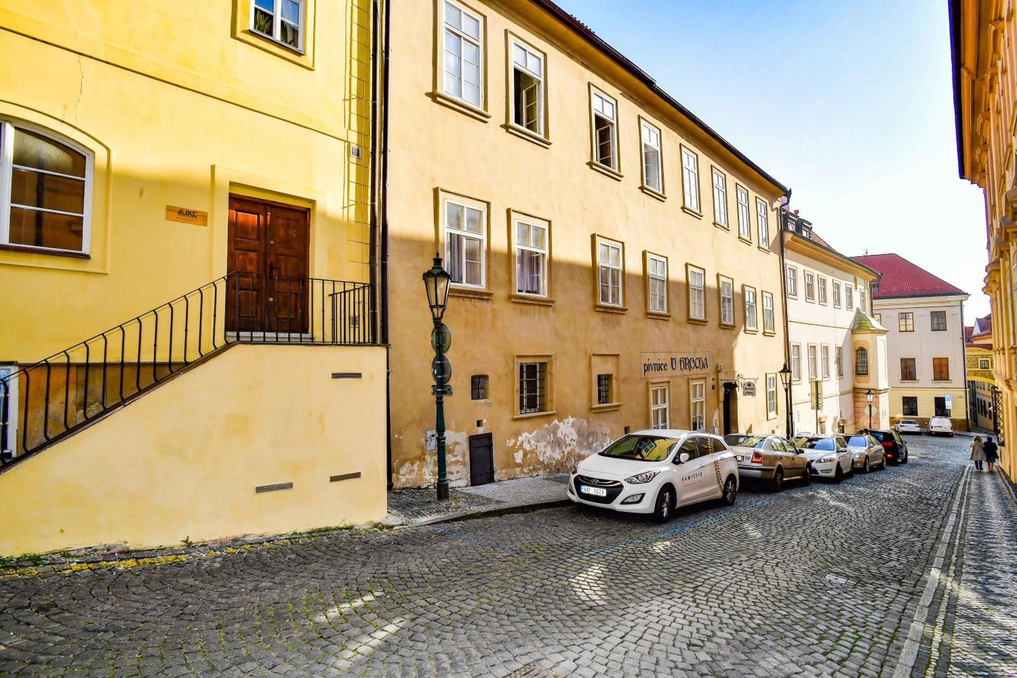Romantic Apartment Under The Prague Castle Exterior photo