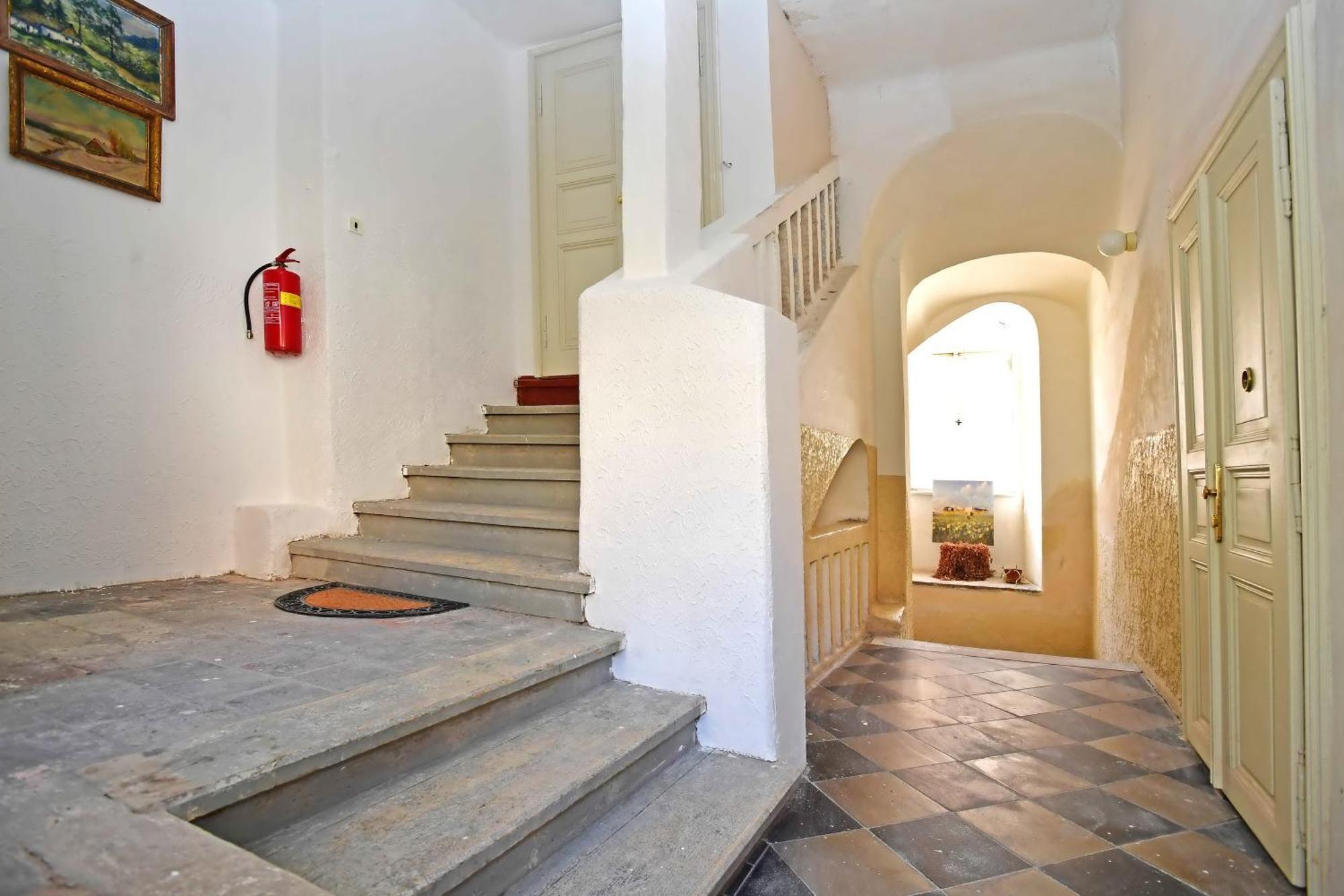 Romantic Apartment Under The Prague Castle Exterior photo